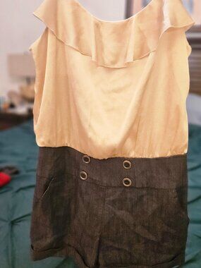 CUTE ROMPER WITH ZIPPER AND BUTTONS, ADJUSTABLE STRAPS